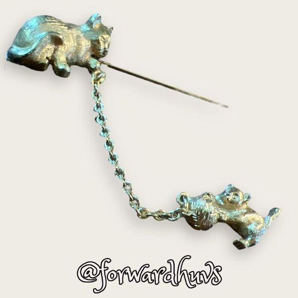 Vintage Avon Gold Tone Kitten and Yarn Stick Pin / Hat Pin - Picture 9 of 10